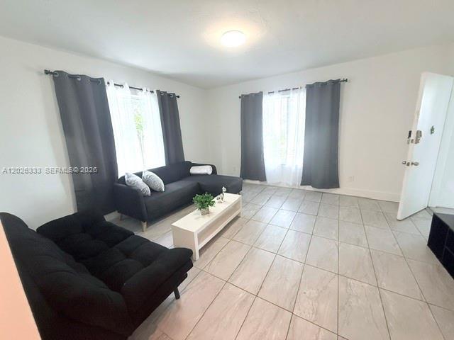 Photo - 7610 Dickens Ave Unidad 2