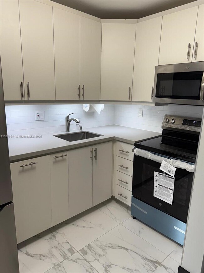 Photo - 6921 SW 129th Ave Unidad 06