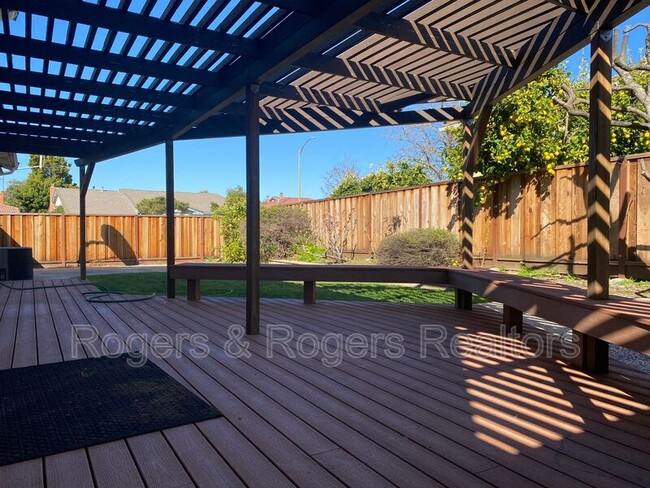 Building Photo - 1124 Song Ct