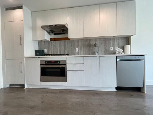 Photo - 5051 Imperial St