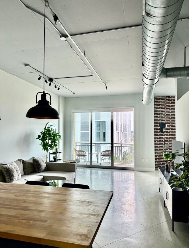 Building Photo - 2001 Biscayne Blvd Unit #2416