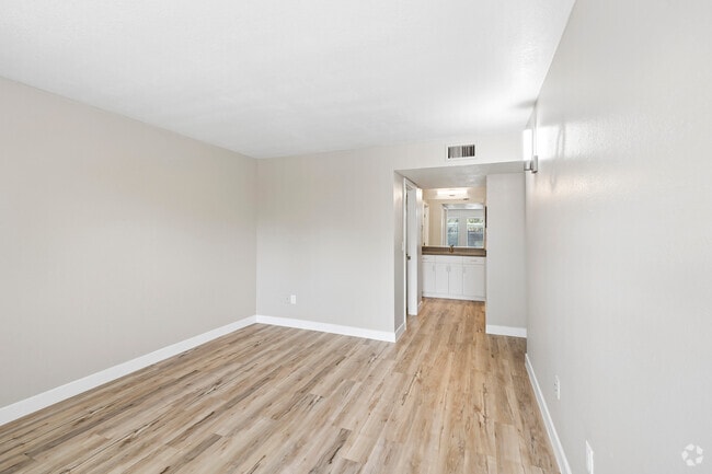 2BR, 2BA - 1,026SF - Primary Bedroom