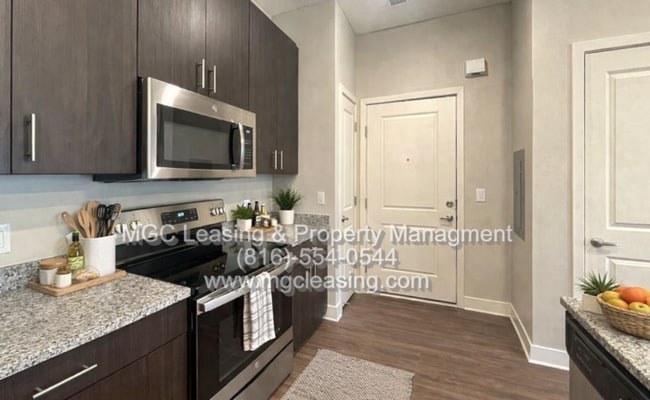 Building Photo - 1 Bedroom Luxury Apartment in the Northland of KCMO