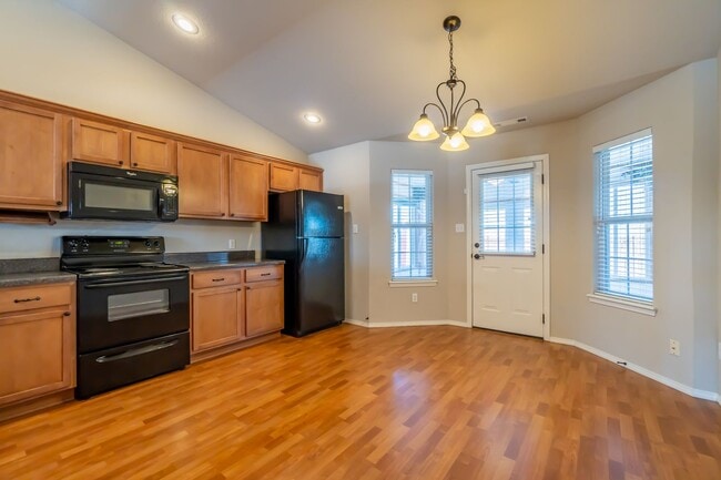 Photo - 7827 Huntington Way