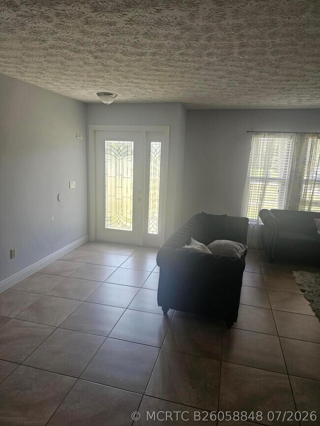 Photo - 301 SW Violet Ave