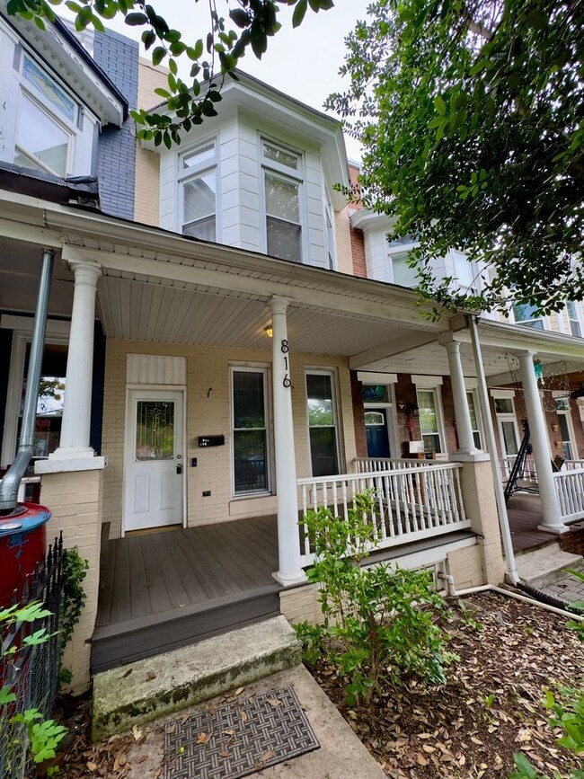 Building Photo - Charming 3 Bedroom/2.5 Bathroom Townhome in Hampden!