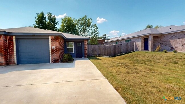 Building Photo - 1608 Tejas Trail