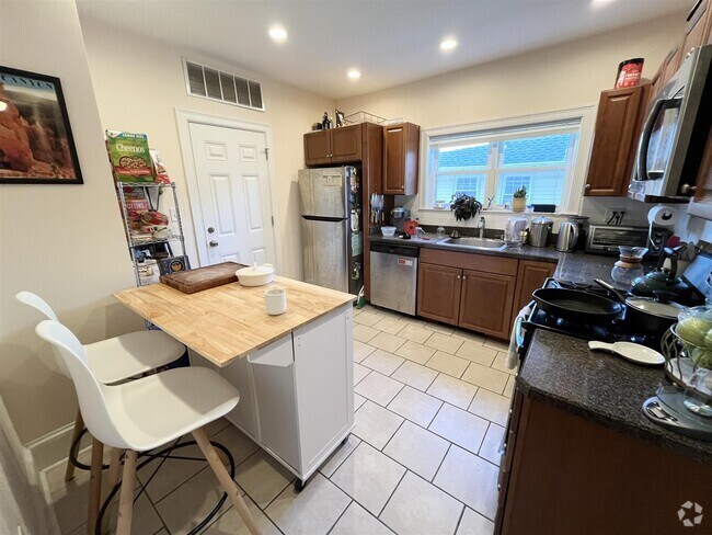 Building Photo - 24 Willard Ave Unit 1 Rental