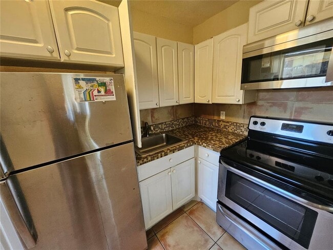 Photo - 118 NW 8th Ave Unit REAR