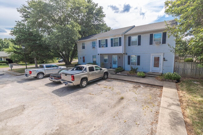 Building Photo - 1655 W Amos Dr Unit 1-D Rental