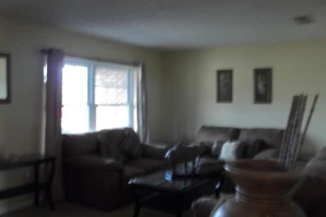 Photo - 1605 Plough St