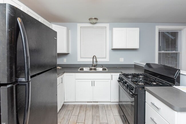 Photo - 18247 Roy St