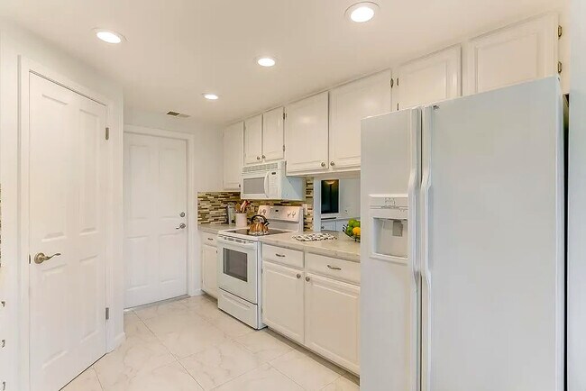 117 E Rincon Ave