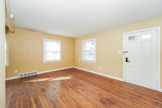 Photo - 3989 E 177th St