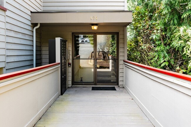 Photo - 425 Apartments