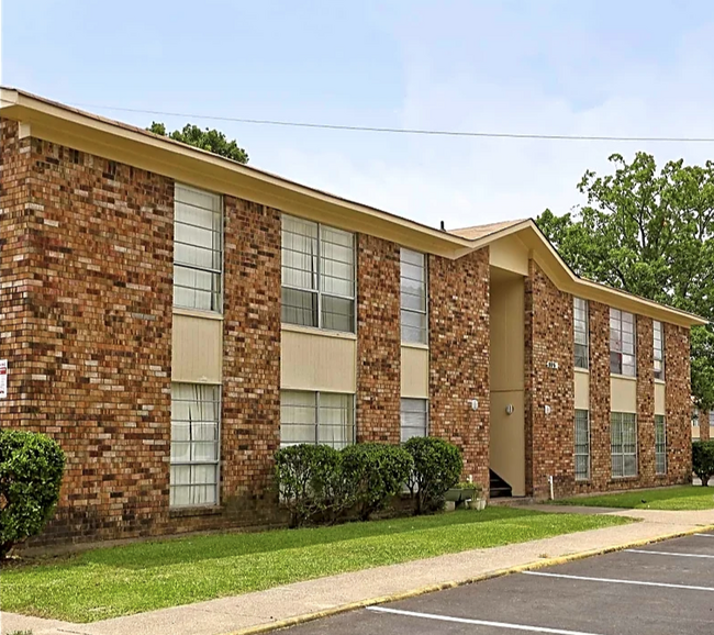 Pines Apartments - Pines Apartments