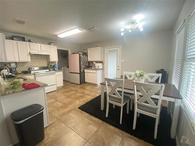 Photo - 2224 Maple Dr