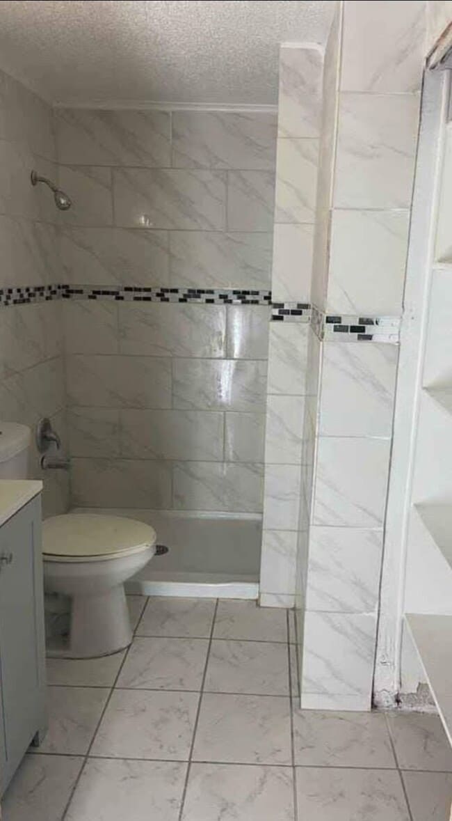 Photo - 4923 N Pine Hills Rd Unidad Studio