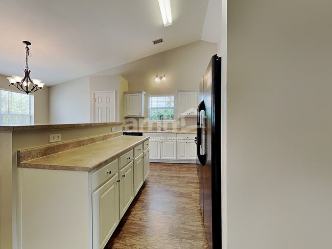 Photo - 614 Fairgreen Trl