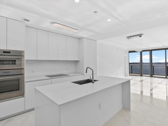 Building Photo - 700 NE 24th St Unit 503 Rental