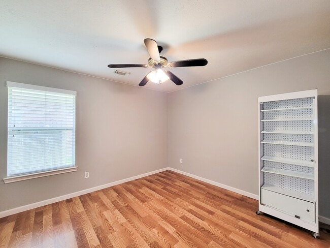 Building Photo - 3010 Stonecross Ln