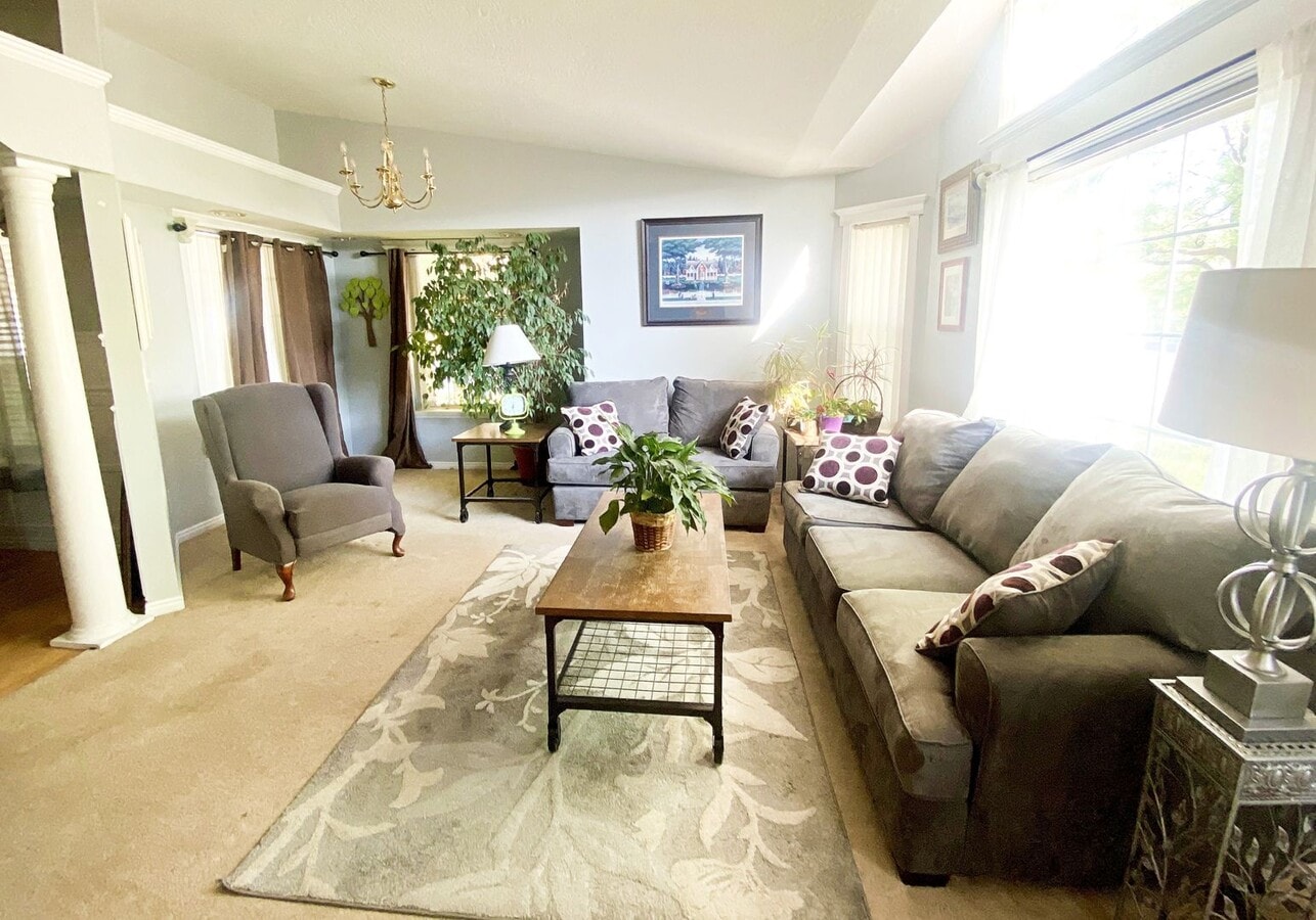 Stunning 5 Bedroom Home in Cliffside Commu... - Stunning 5 Bedroom Home in Cliffside Commu...