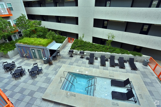 Patio - Mosaic Apartments