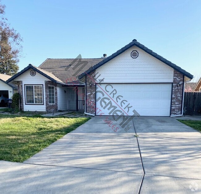 Building Photo - Beautiful home in great South West Visalia...