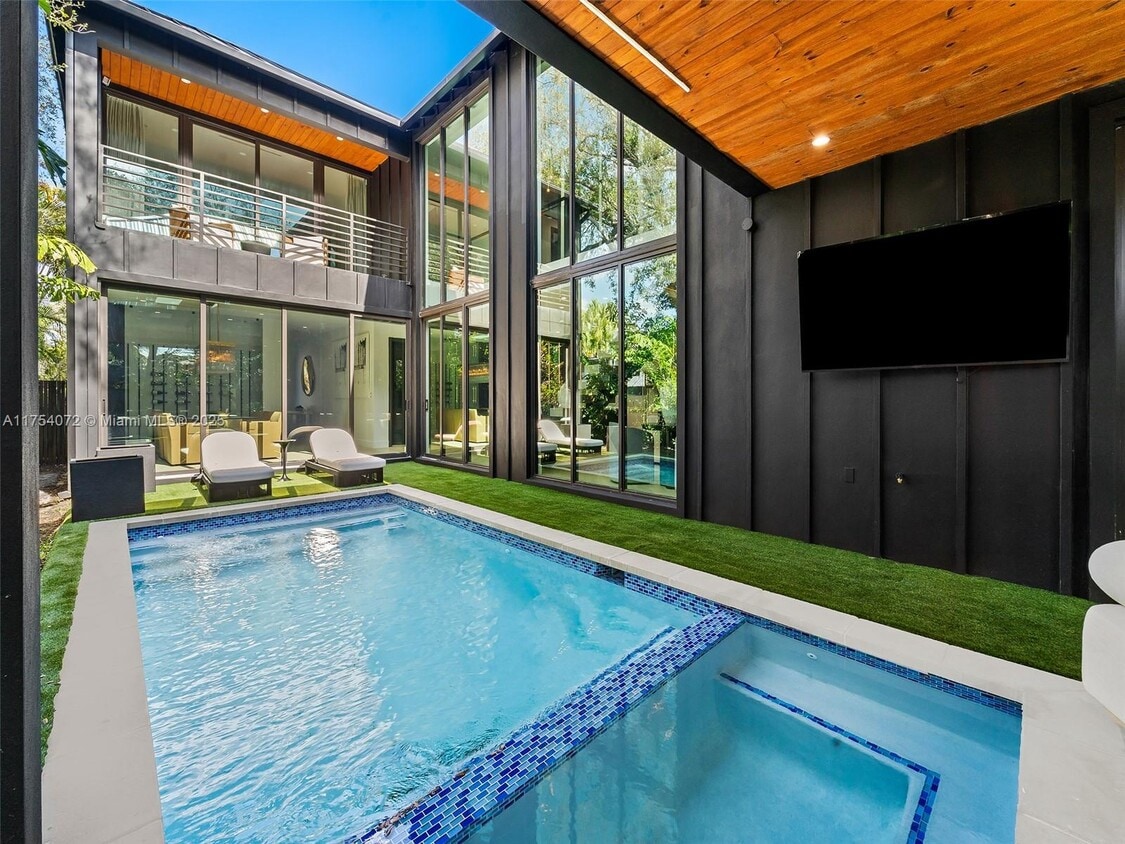 Photo - 1610 NE 4th Pl (Fort Lauderdale, FL)