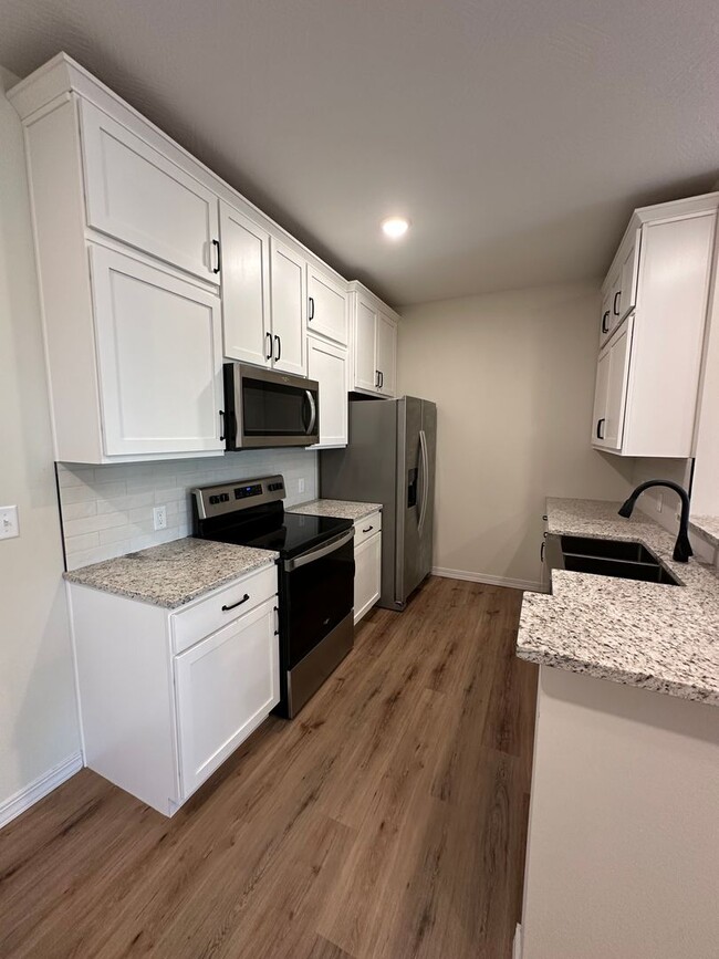 750 Windsor Ct Unidad GQ 105
