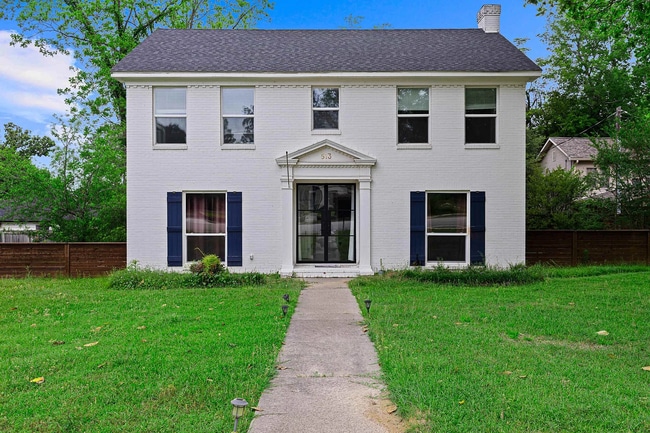 Building Photo - 513 E Young St
