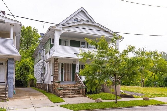 Building Photo - 9215 Yale Ave