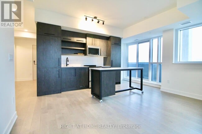 Photo - 560 Rideau St Unit 1004