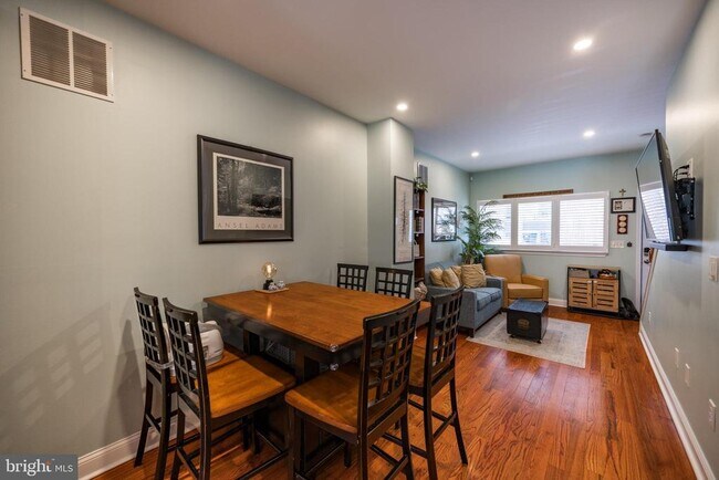 Photo - 2217 League St