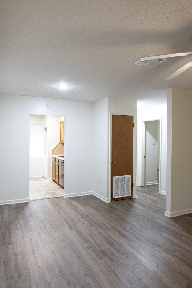 Photo - 1853 Avenue of America Unit Lakeway Apartments