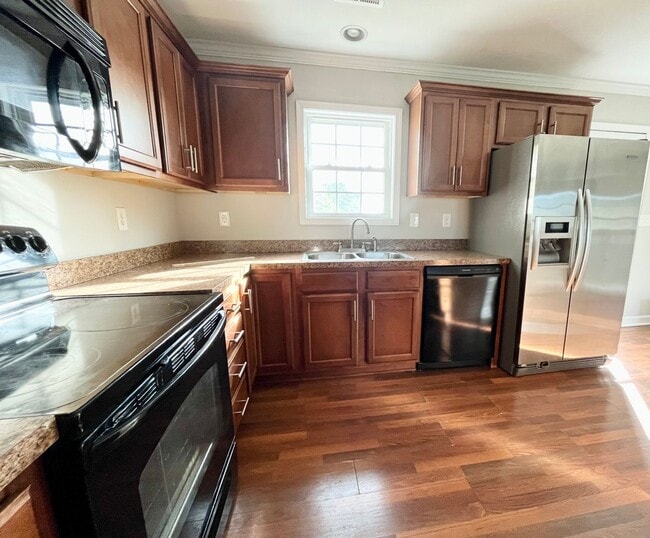 Photo - 108 Oakwood Ct