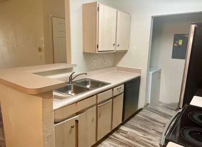 Kitchen - 897 Fording Island Rd Unit 2411