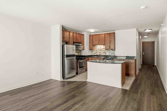 Photo - 557 W Kinzie St