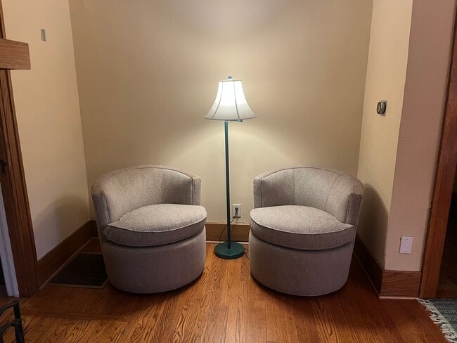 Living room - 711 W Ohio St