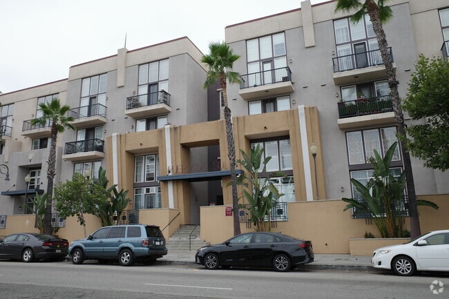 Building Photo - 360 W Avenue 26 Unit 226 Rental