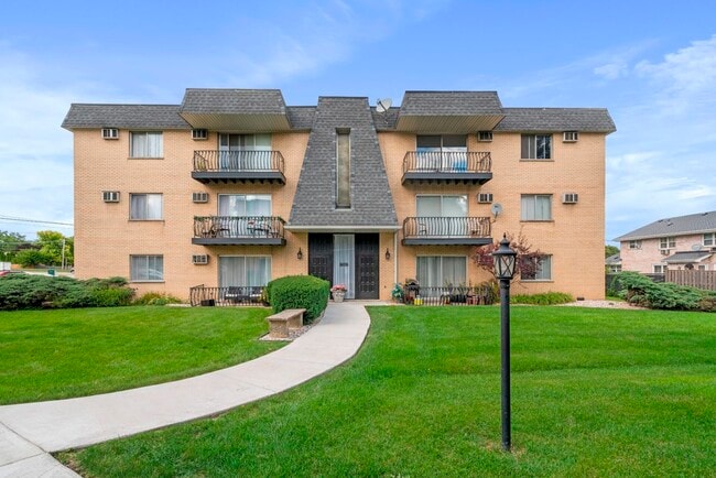 Building Photo - 913 Plainfield Rd Unit 8 Rental