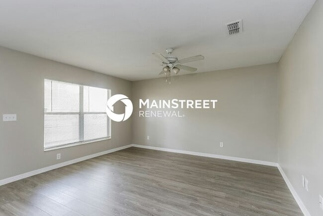 Photo - 3 Bedroom Pet-Friendly Home in St Petersburg, FL with Main Street Renewal