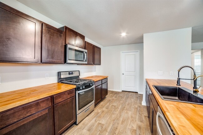 Photo - 10054 Bur Sedge