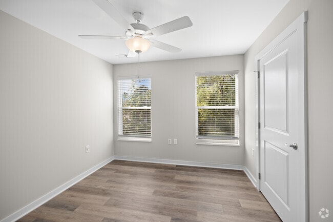 3BR, 2BA - 1,080SF