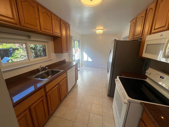 Photo - 1265-1267 W. Washington Avenue Unit 1267