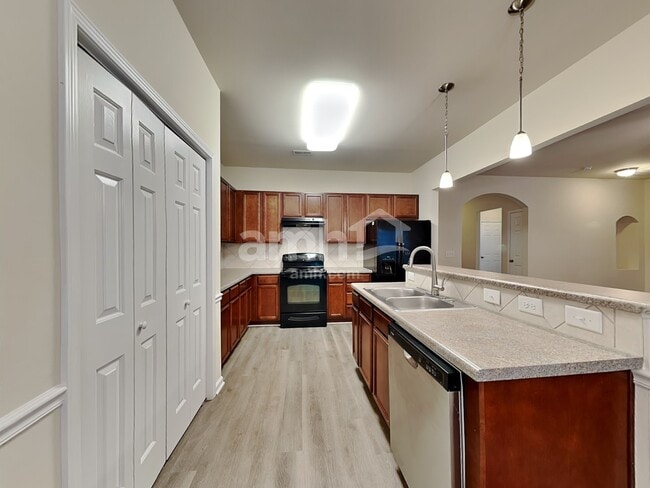 Photo - 118 Still Water Cir