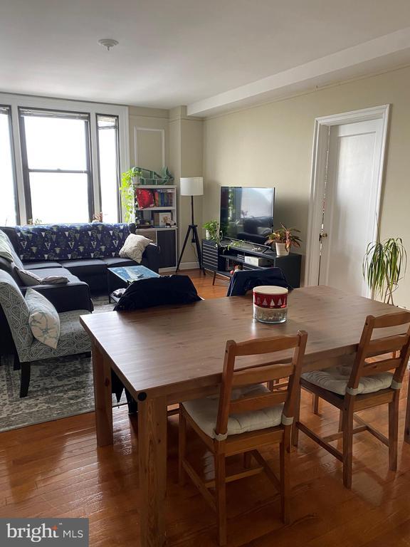 Building Photo - 2031 Locust St Unit 702