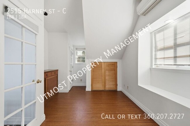 Photo - 2515 Harney St