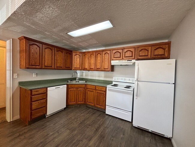 Photo - DARLING ONE BEDROOM FOR RENT!