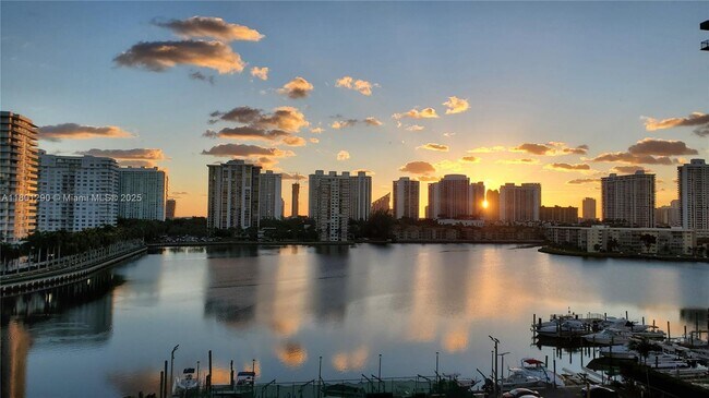 Photo - 2750 NE 183rd St Unidad 810 Rental